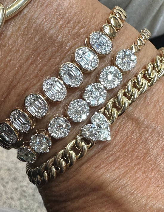 Load image into Gallery viewer, Curb Chain Diamond Heart Bracelet
